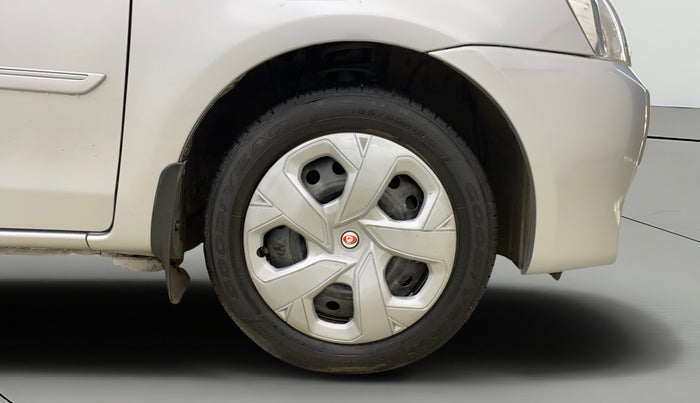 2013 Toyota Etios G, Petrol, Manual, 1,16,531 km, Right Front Wheel
