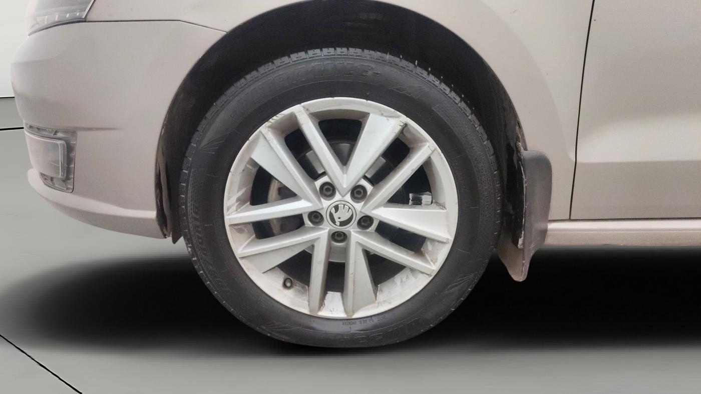 2018 Skoda Rapid STYLE 1.5 TDI, Diesel, Manual, 1,02,729 km, Left Front Wheel