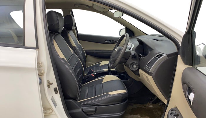 2013 Hyundai i20 MAGNA 1.2, Petrol, Manual, 74,970 km, Right Side Front Door Cabin