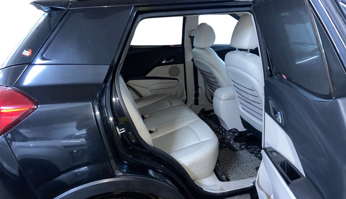 2021 Mahindra XUV300 W8 (O) 1.5 DIESEL, Diesel, Manual, 75,937 km, Right Side Rear Door Cabin
