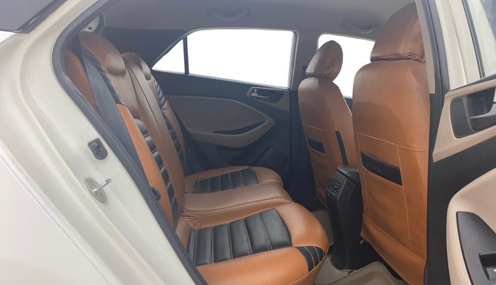 2015 Hyundai Elite i20 SPORTZ 1.2, Petrol, Manual, 67,755 km, Right Side Rear Door Cabin