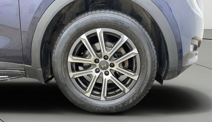 2023 Mahindra XUV700 AX 7 LUXURY P AT 7 STR, Petrol, Automatic, 60,165 km, Right Front Wheel