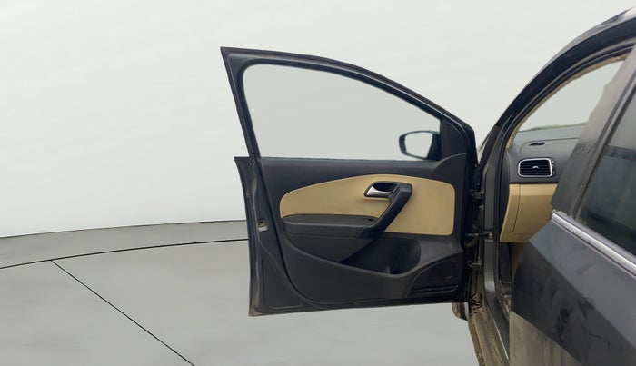 2017 Volkswagen Ameo HIGHLINE1.5L, Diesel, Manual, 1,30,721 km, LHS Front Door