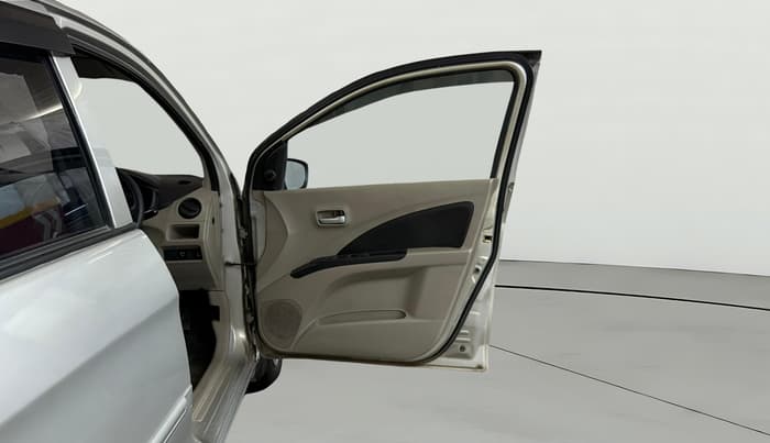 2015 Maruti Celerio VXI CNG, CNG, Manual, 1,21,660 km, RHS Front Door
