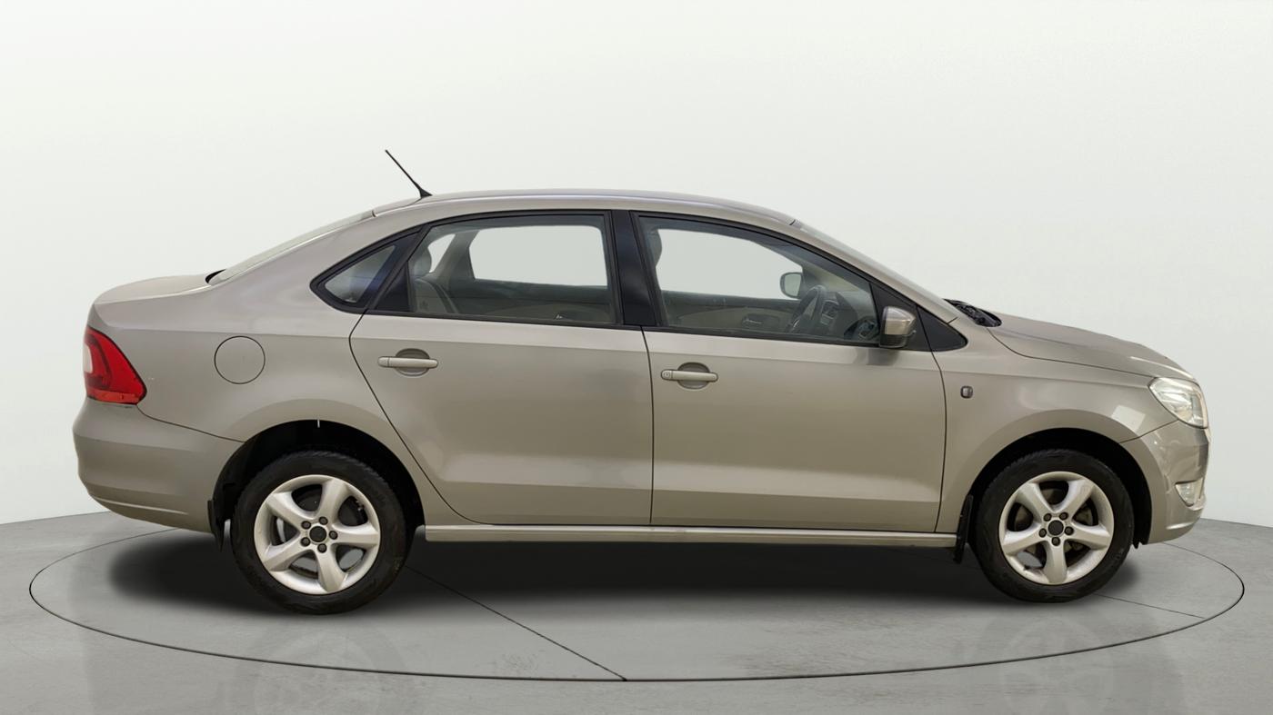 2013 Skoda Rapid ELEGANCE 1.6 MPI MT, Petrol, Manual, 11,180 km, Right Side View