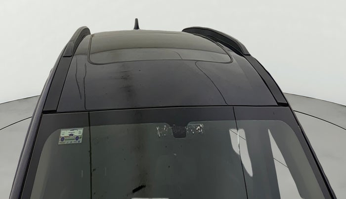 2022 Mahindra XUV700 AX 5 P MT 5 STR, Petrol, Manual, 72,134 km, Roof