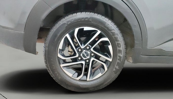 2022 KIA CARENS PRESTIGE PLUS 1.4 PETROL 7 STR, Petrol, Manual, 1,21,761 km, Right Rear Wheel