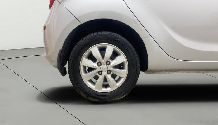 2014 Hyundai i20 ASTA 1.4 CRDI, Diesel, Manual, 1,02,817 km, Right Rear Wheel