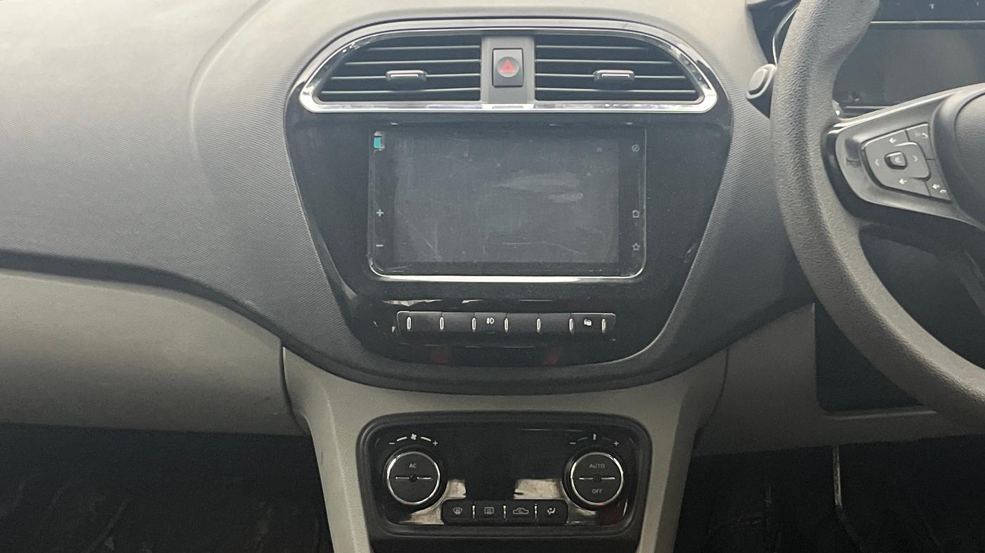 2020 Tata Tiago XZ PLUS DUAL TONE PETROL, Petrol, Manual, 45,112 km, Air Conditioner