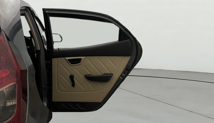 2018 Hyundai Eon MAGNA +, Petrol, Manual, 1,15,998 km, RHS Rear Door