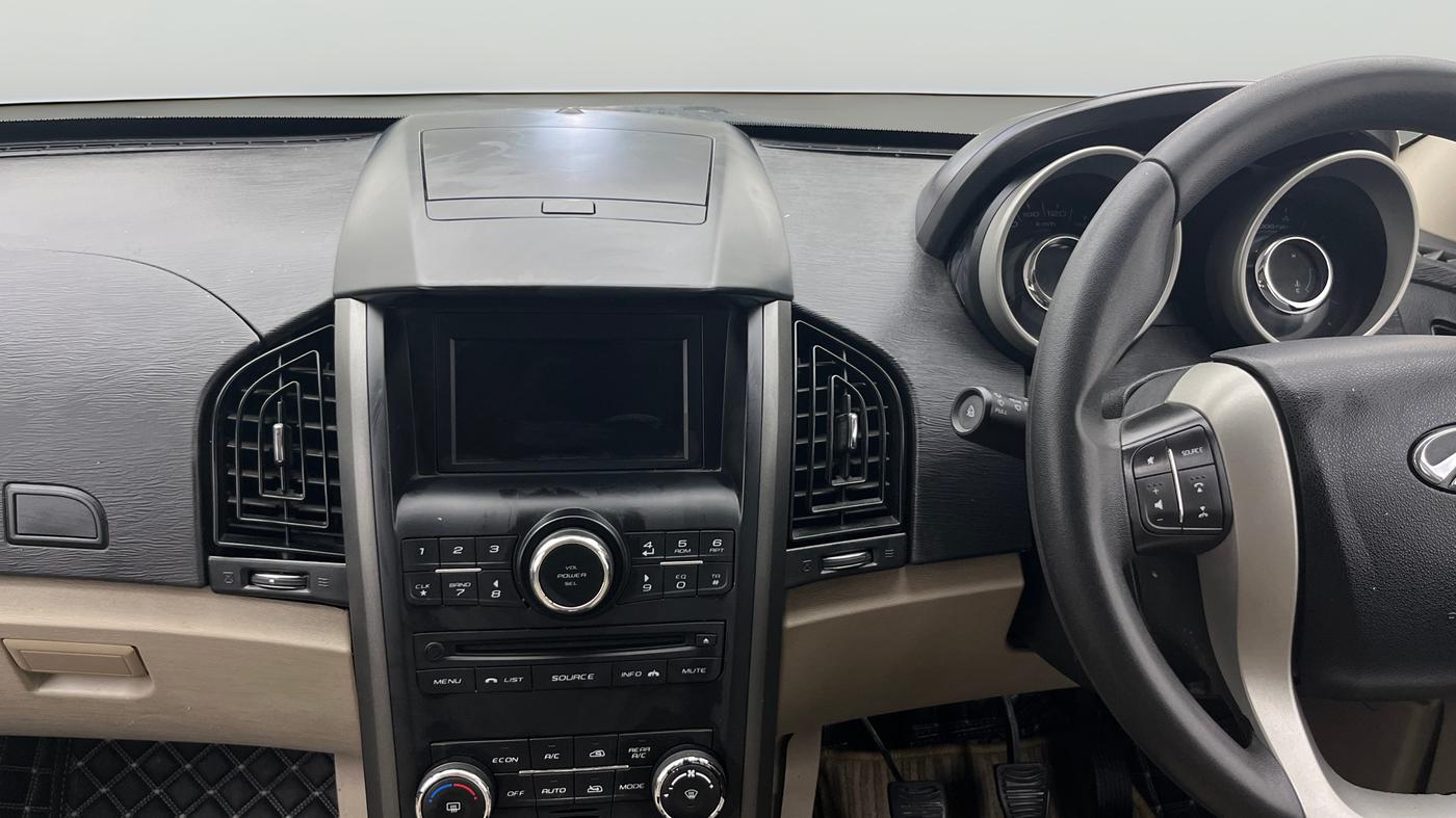 2015 Mahindra XUV500 W6, Diesel, Manual, 1,10,007 km, Air Conditioner