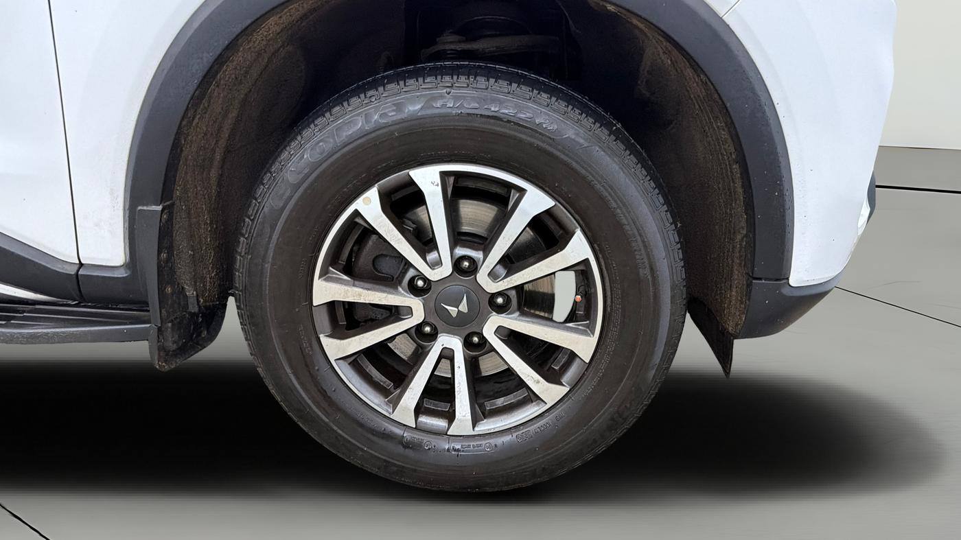 2025 Mahindra SCORPIO-N Z8 DIESEL AT 2WD 7 STR, Diesel, Automatic, 35,011 km, Right Front Wheel