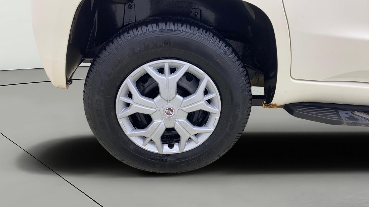 2019 Mahindra TUV300 T6 PLUS, Diesel, Manual, 66,090 km, Right Rear Wheel