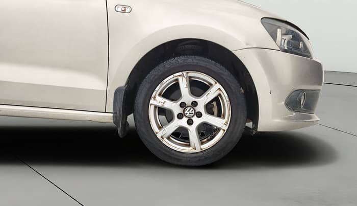 2014 Volkswagen Vento HIGHLINE 1.6 MPI, Petrol, Manual, 91,016 km, Right Front Wheel