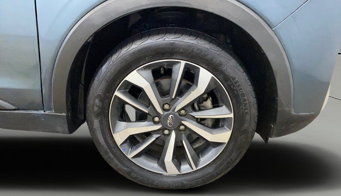 2019 Mahindra XUV300 W8 (O) 1.2 PETROL, Petrol, Manual, 50,713 km, Right Front Wheel