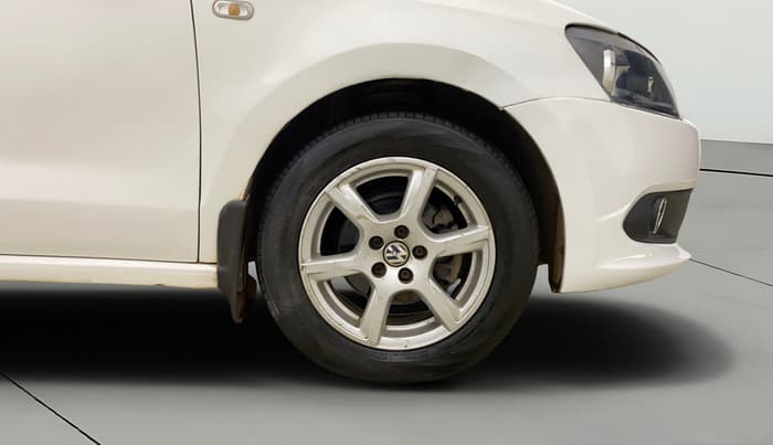 2014 Volkswagen Vento HIGHLINE PETROL AT, Petrol, Automatic, 92,803 km, Right Front Wheel