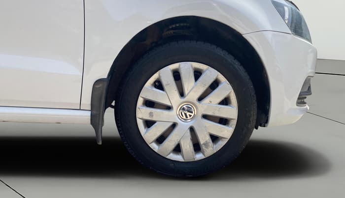 2017 Volkswagen Polo COMFORTLINE 1.2L, Petrol, Manual, 71,890 km, Right Front Wheel