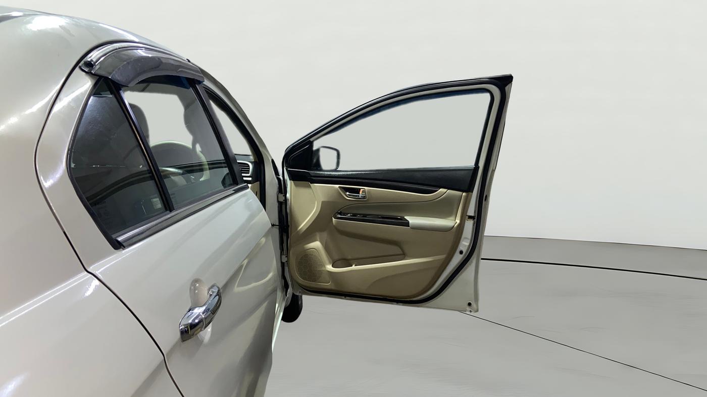 2018 Maruti Ciaz ALPHA 1.4 PETROL, CNG, Manual, 95,977 km, RHS Front Door