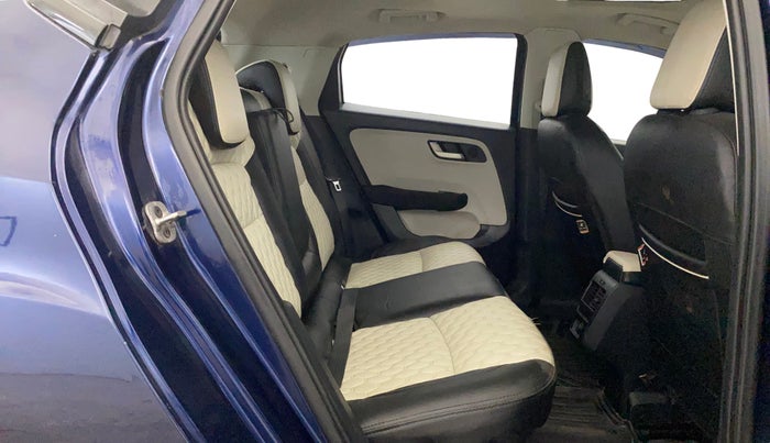 2023 Tata ALTROZ XZ PLUS SUNROOF CNG, CNG, Manual, 25,653 km, Right Side Rear Door Cabin
