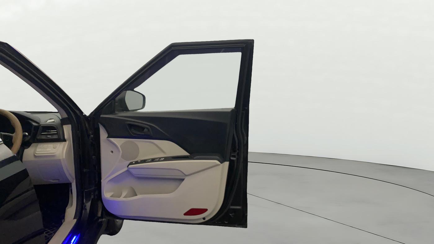 2022 Mahindra XUV300 W4 1.2 PETROL, Petrol, Manual, 40,334 km, RHS Front Door