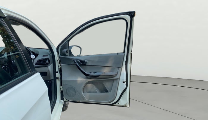 2022 Tata TIGOR XZ PETROL, CNG, Manual, 66,072 km, RHS Front Door