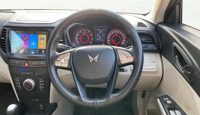 2023 Mahindra XUV300 W6 1.2 PETROL AMT, Petrol, Automatic, 43,246 km, Steering Wheel Close Up