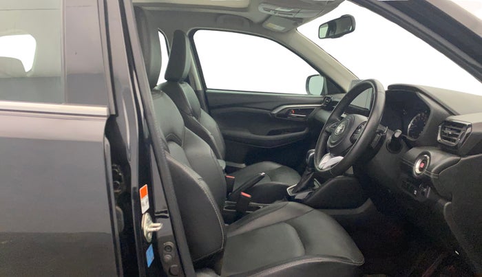 2023 Toyota URBAN CRUISER HYRYDER V AT NEO DRIVE, Petrol, Automatic, 28,770 km, Right Side Front Door Cabin