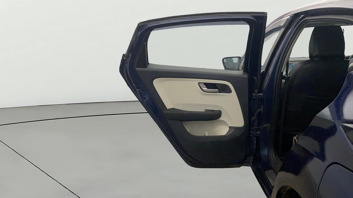 2022 Tata ALTROZ XZ DIESEL, Diesel, Manual, 72,495 km, LHS Rear Door