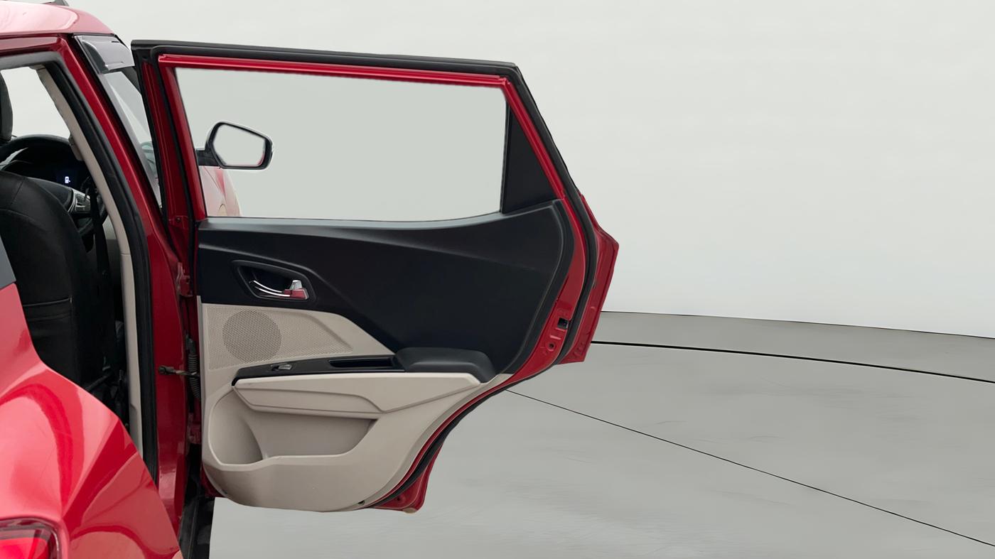 2019 Mahindra XUV300 W8 1.2 PETROL, Petrol, Manual, 44,463 km, RHS Rear Door