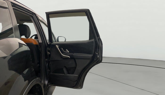 2019 Mahindra XUV500 W7, Diesel, Manual, 96,226 km, RHS Rear Door