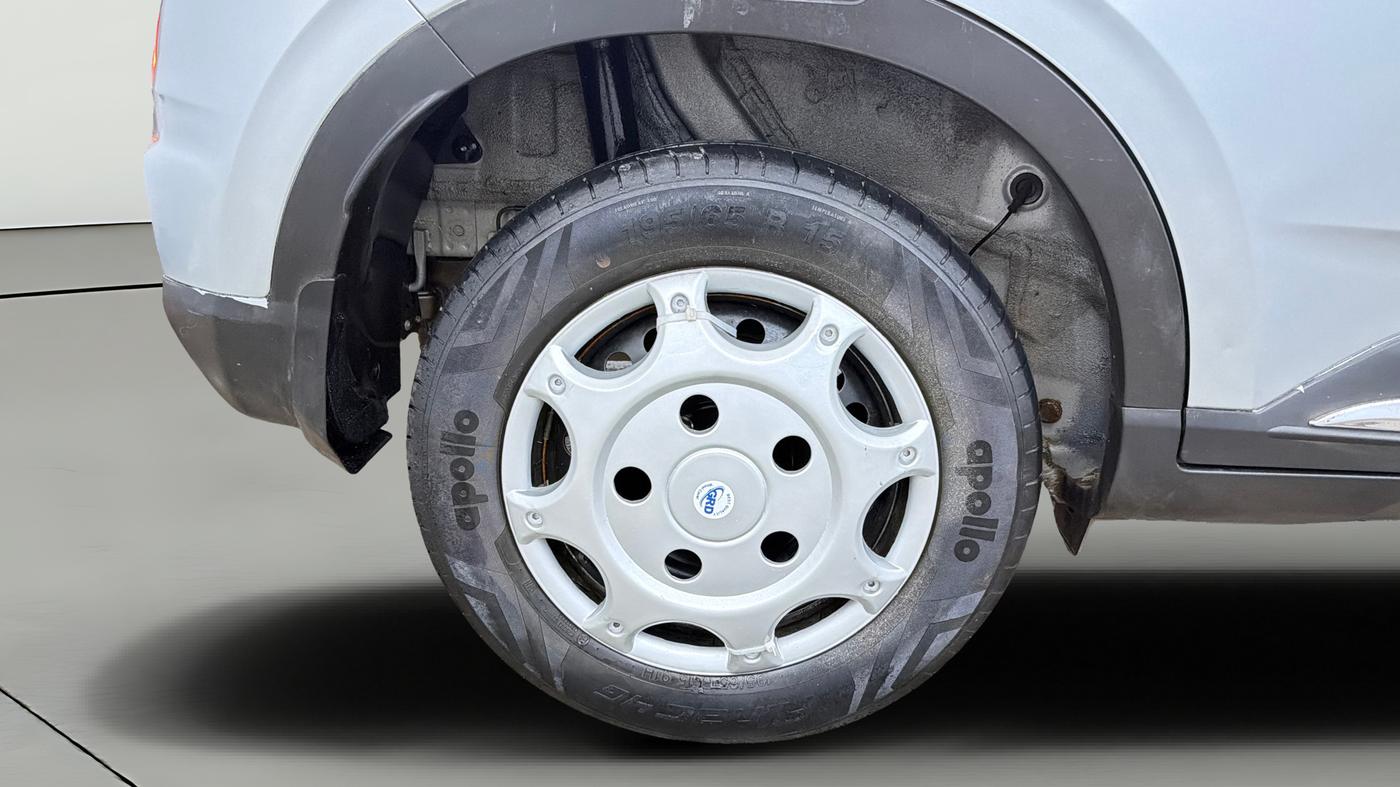 2020 Hyundai VENUE S 1.2, Petrol, Manual, 31,650 km, Right Rear Wheel