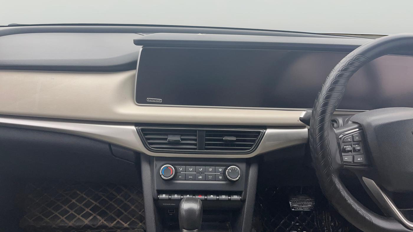 2023 Mahindra XUV700 AX 5 D AT 7 STR, Diesel, Automatic, 1,26,913 km, Air Conditioner