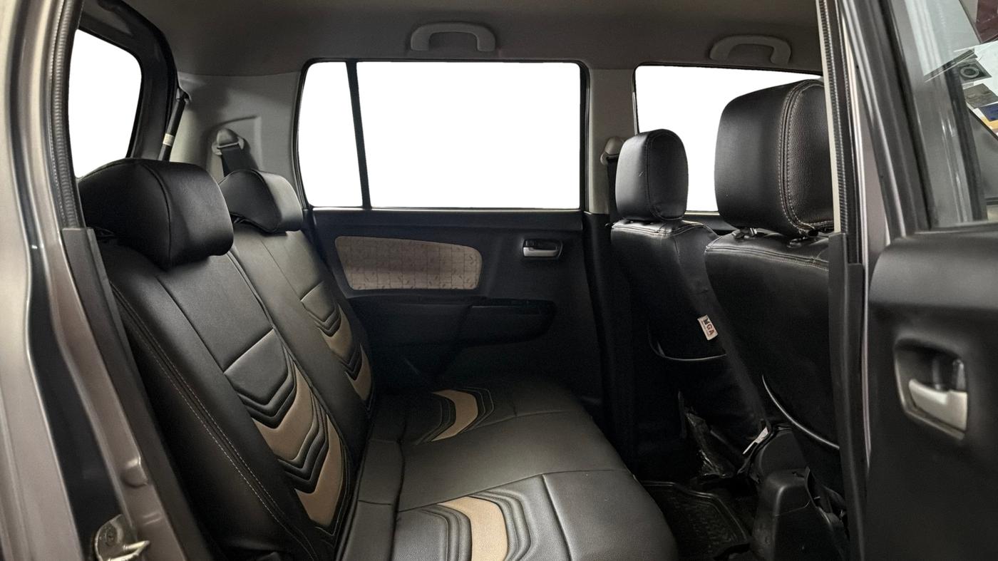 2017 Maruti Wagon R 1.0 VXI, Petrol, Manual, 28,201 km, Right Side Rear Door Cabin