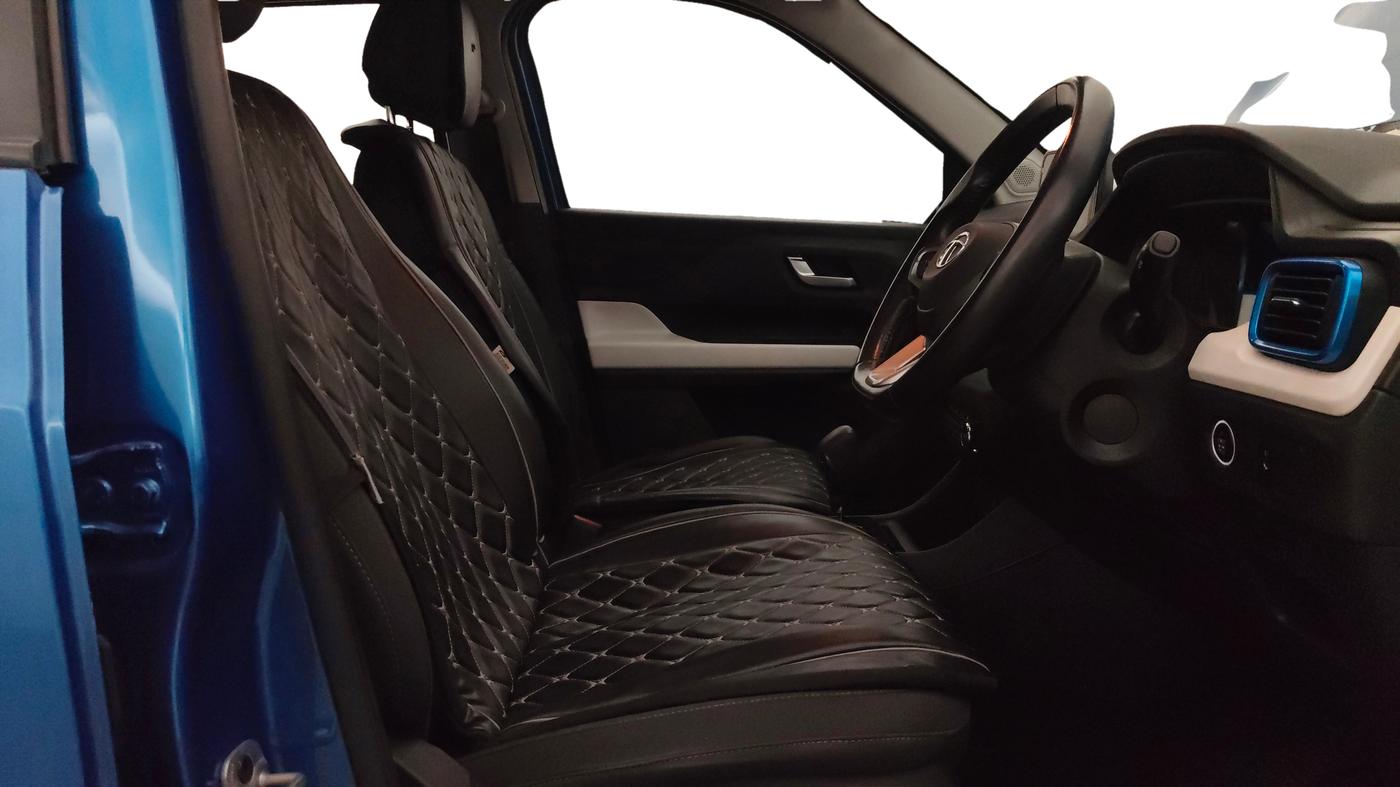 2021 Tata PUNCH CREATIVE AMT 1.2 RTN DUAL TONE, Petrol, Automatic, 19,571 km, Right Side Front Door Cabin