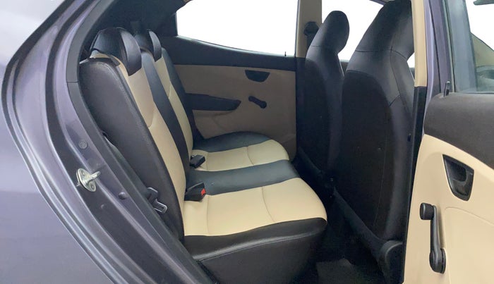 2016 Hyundai Eon ERA +, Petrol, Manual, 1,04,823 km, Right Side Rear Door Cabin