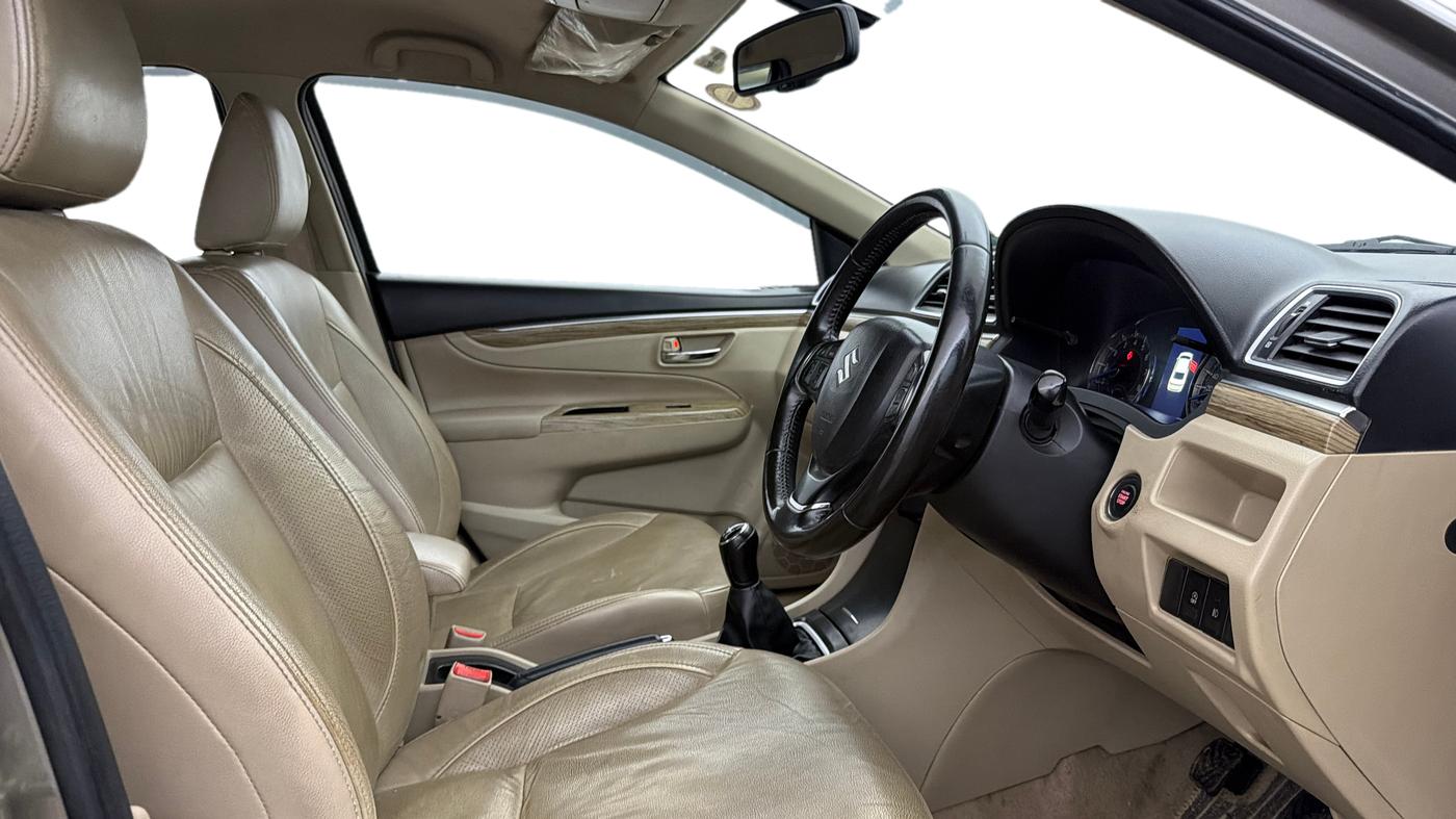 2019 Maruti Ciaz ALPHA 1.5 SHVS PETROL, Petrol, Manual, 1,05,643 km, Right Side Front Door Cabin