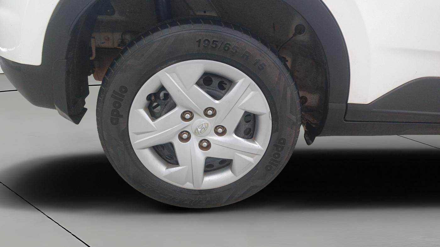 2022 Hyundai VENUE S+ 1.2, Petrol, Manual, 34,153 km, Right Rear Wheel