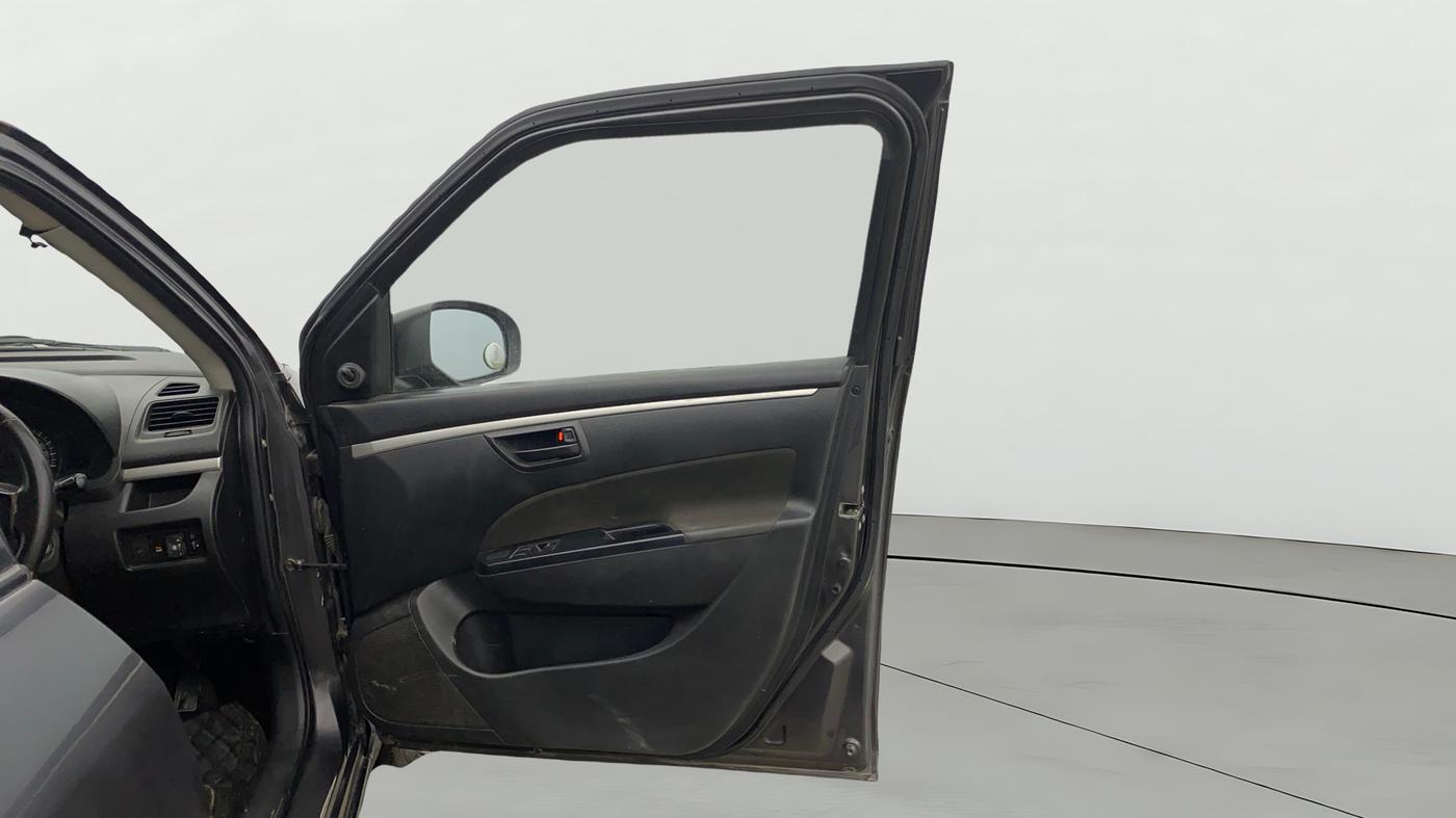 2017 Maruti Swift LXI (O), CNG, Manual, 1,08,799 km, RHS Front Door