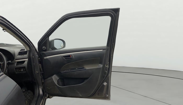 2017 Maruti Swift LXI (O), CNG, Manual, 1,08,799 km, RHS Front Door