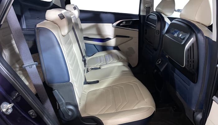 2023 KIA CARENS LUXURY PLUS 1.5 IMT PETROL, Petrol, Manual, 28,643 km, Right Side Rear Door Cabin