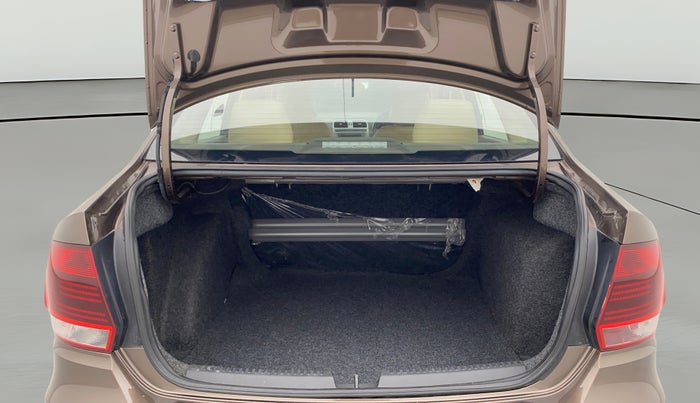 2017 Volkswagen Vento HIGHLINE 1.6 MPI, Petrol, Manual, 17,171 km, Boot Open Zoomed View