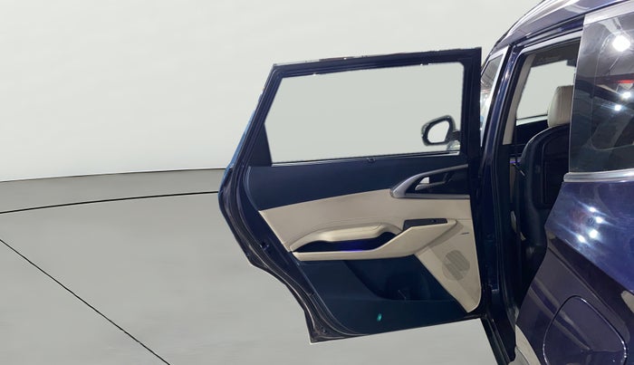 2022 KIA CARENS LUXURY PLUS 1.4 PETROL 7 STR, Petrol, Manual, 28,087 km, LHS Rear Door