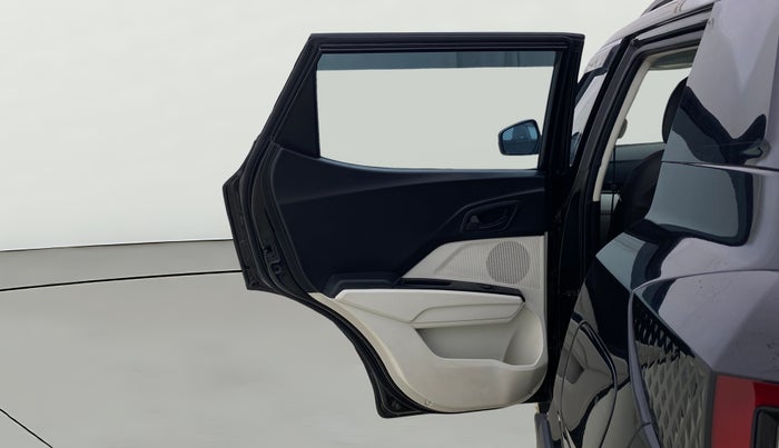 2025 Mahindra XUV 3XO MX2 Pro 1.2 L TCMPFi, Petrol, Manual, 8,725 km, LHS Rear Door