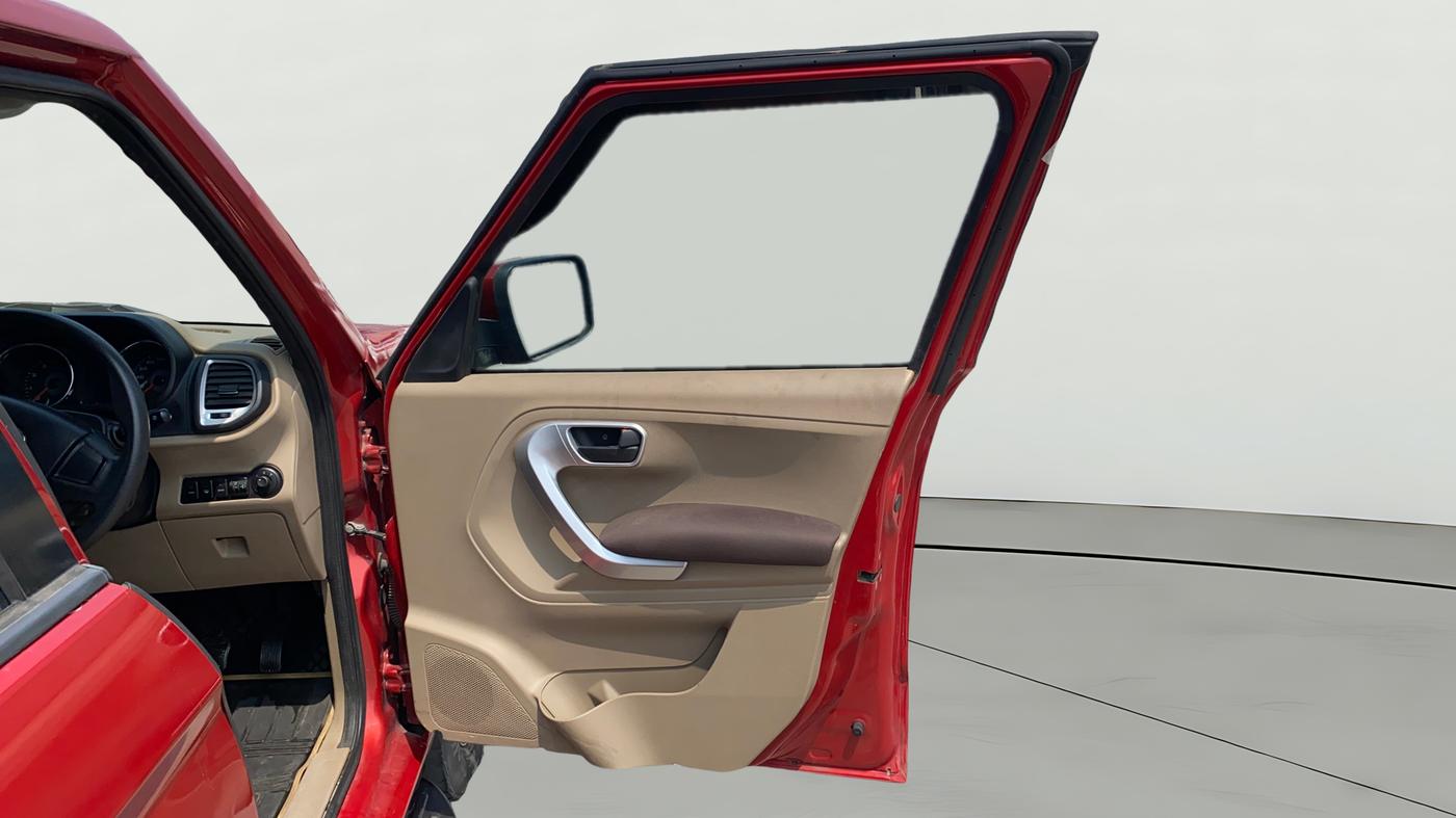 2017 Mahindra TUV300 T8, Diesel, Manual, 59,412 km, RHS Front Door
