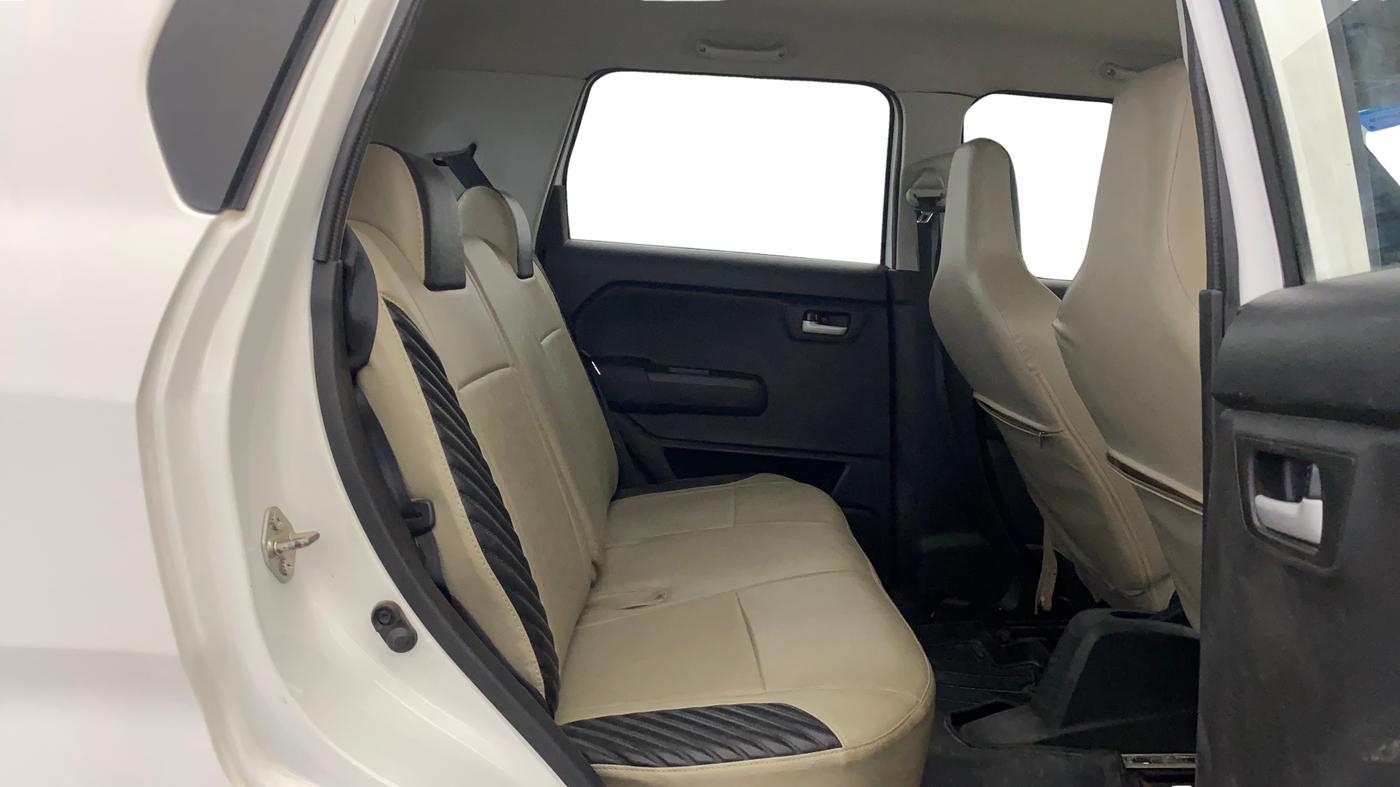 2022 Maruti New Wagon-R ZXI 1.2, Petrol, Manual, 33,175 km, Right Side Rear Door Cabin