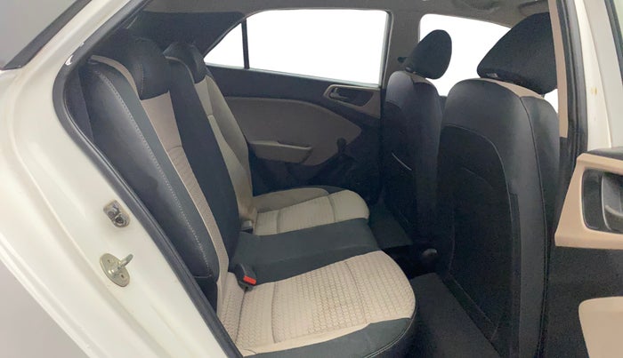 2017 Hyundai Elite i20 ERA 1.2, Petrol, Manual, 85,201 km, Right Side Rear Door Cabin