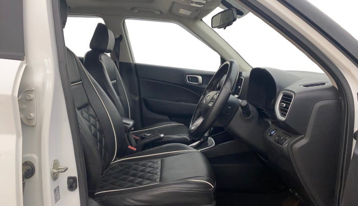 2019 Hyundai VENUE SX PLUS 1.0 TURBO DCT, Petrol, Automatic, 30,332 km, Right Side Front Door Cabin