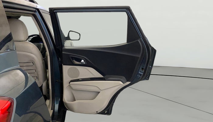 2019 Mahindra XUV300 W8 (O) 1.5 DIESEL AMT, Diesel, Automatic, 81,169 km, RHS Rear Door