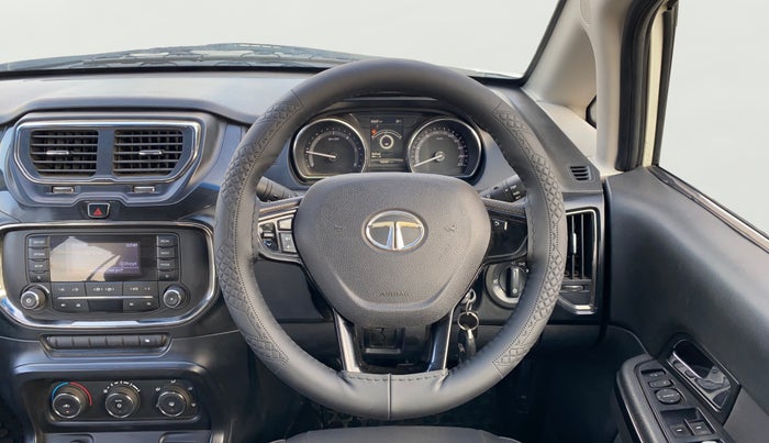 2017 Tata Hexa XE 4X2 7 STR, Diesel, Manual, 1,60,365 km, Steering Wheel Close Up