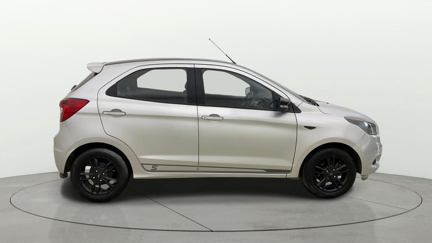 2017 Ford New Figo TITANIUM 1.2 PETROL MT, Petrol, Manual, 49,274 km, Right Side View